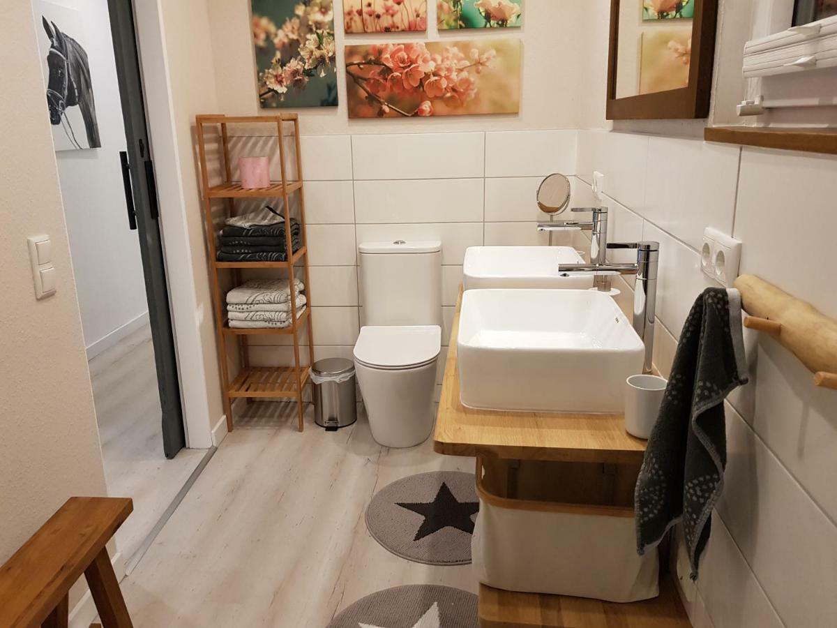 Grosse, Helle Ferienwohnung Mit 2 Balkonen Auf Dem Bauernhof In Der Lueneburger Heide Oetzen エクステリア 写真